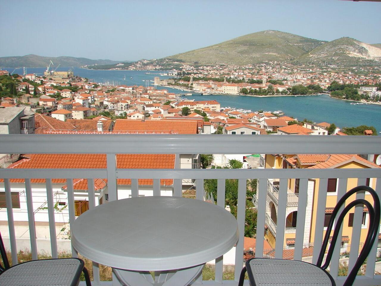 Apartments Mara Trogir Exterior photo